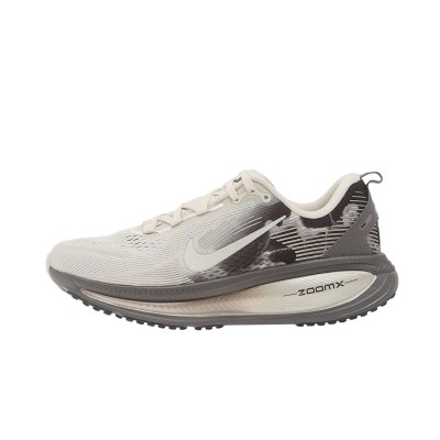 Кросівки Nike Vomero 18 Se (IF4463-002) розмір 38.5 (24.5)